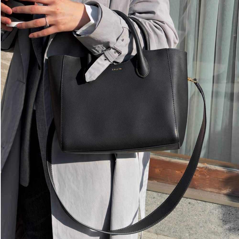 Aallyn New Black Leather Satchel Bag. - Picture 8 of 9